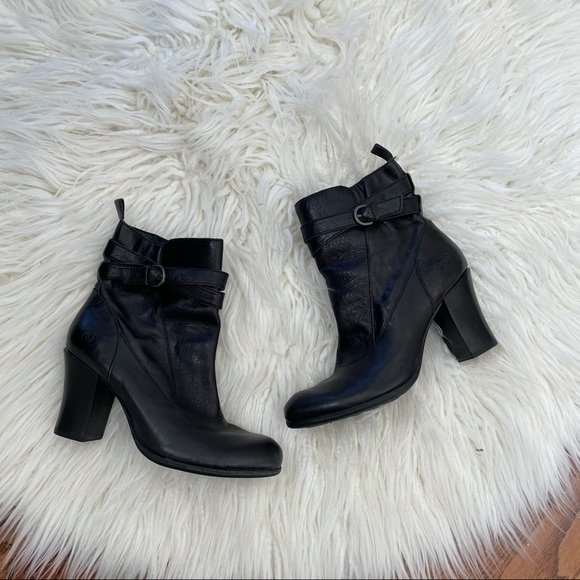 Born black‎ leather heeled booties side zip size 9 - Picture 1 of 9